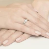 Pierścionek z trzema kamieniami białe złoto z owalnym diamentem laboratoryjnym Lab Diamonds i brylantami W0264.B3.LDW.01 marko