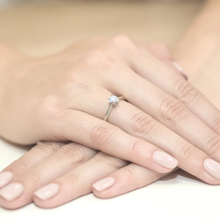 Klasyczny zaręczynowy pierścionek z białego złota z diamentem laboratoryjnym 0,30ct Lab Diamonds W0047.B3.LDW.03 marko