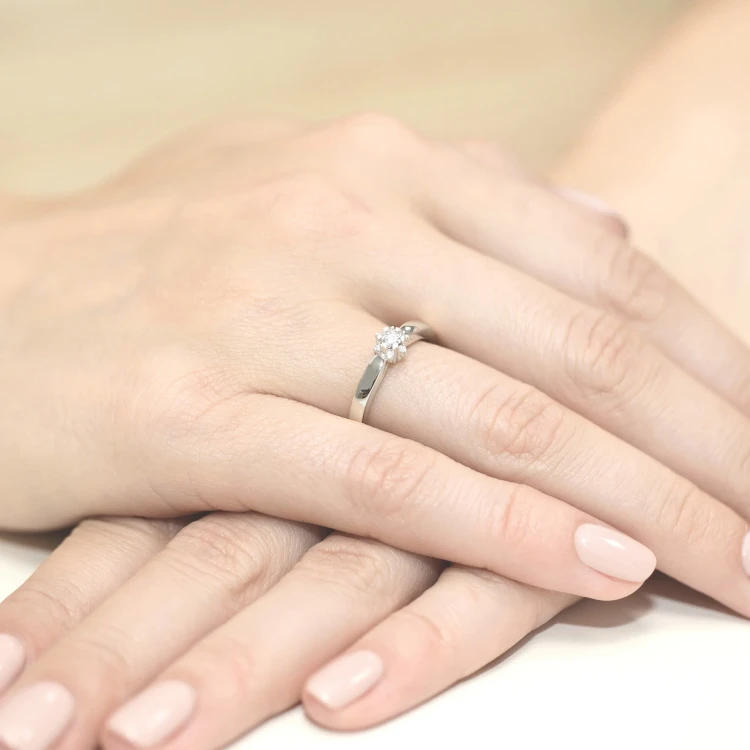 Pierścionek zaręczynowy z białego złota z diamentami laboratoryjnymi Lab Diamonds W0061.B3.LDW.01 marko