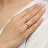 Pierścionek z fantazyjną szyną diament laboratoryjny białe złoto Lab Diamonds W0329.B3.LDW.02 marko