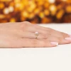 Złoty pierścionek z fantazyjną szyną diament laboratoryjny Lab Diamonds W0329.Z3.LDW.02 marko