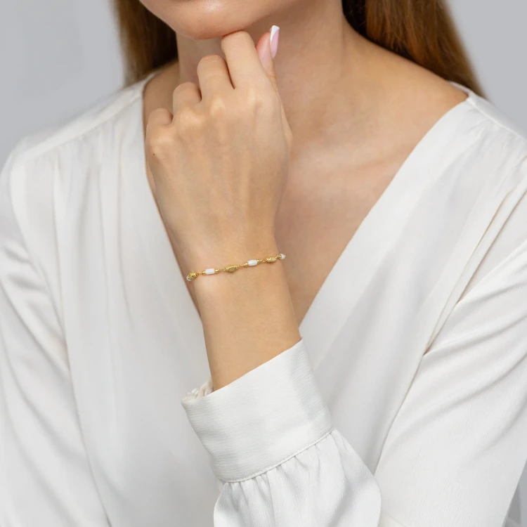 Pozłacana bransoletka diamentowana kulki, kwadraty i białe koraliki Kleur B345-925-BZZ marko