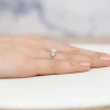 Pierścionek zaręczynowy z białego złota z okrągłym diamentem laboratoryjnym 0,50ct Lab Diamonds W0451.B3.LDW.01 marko