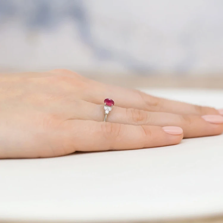 Pierścionek z białego złota z rubinem 0,60ct Kultowa W0451.B3.RUR.01 marko