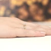 Złoty pierścionek zaręczynowy z owalnym diamentem laboratoryjnym Lab Diamonds W0077.Z3.LDW.01 marko