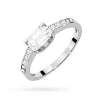 Pierścionek zaręczynowy z białego złota z prostokątnym diamentem laboratoryjnym Lab Diamonds W0105.B3.LDW.01 marko