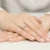 Złoty pierścionek diament laboratoryjny 0,40ct kamienie na szynie i koronie białe złoto Lab Diamonds W0546.B3.LDW.01 marko
