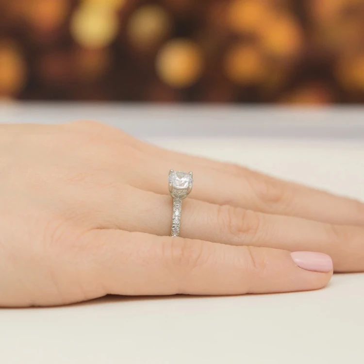 Złoty pierścionek diament laboratoryjny 1,00ct kamienie na szynie i koronie białe złoto Lab Diamonds W0546.B3.LDW.04 marko