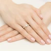 Złoty pierścionek diament laboratoryjny 0,40ct kamienie na szynie i koronie żółte złoto Lab Diamonds W0546.Z3.LDW.01 marko