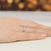 Złoty pierścionek diament laboratoryjny 0,70ct i kamienie na koronie białe złoto Lab Diamonds W0547.B3.LDW.03 marko