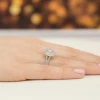Okazały pierścionek diament laboratoryjny 0,40ct i 88 kamieni bocznych białe złoto Lab Diamonds W0549.B3.LDW.01 marko