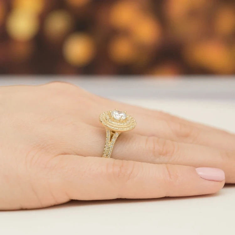 Okazały pierścionek diament laboratoryjny 0,70ct i 88 kamieni bocznych żółte złoto Lab Diamonds W0549.Z3.LDW.03 marko