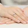 Pierścionek z białego złota Halo Ring brylant 0,40ct i kamienie boczne Dynastia W0550.B3.DIW.01 marko