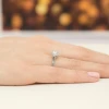 Pierścionek z białego złota Halo Ring diament laboratoryjny 0,50ct i kamienie boczne Lab Diamonds W0550.B3.LDW.02 marko