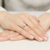 Pierścionek z białego złota Halo Ring diament laboratoryjny 0,70ct i kamienie boczne Lab Diamonds W0550.B3.LDW.03 marko