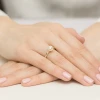 Pierścionek z żółtego złota Halo Ring brylant 0,40ct i kamienie boczne Dynastia W0550.Z3.DIW.01 marko