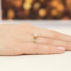 Pierścionek z żółtego złota Halo Ring brylant 0,50ct i kamienie boczne Dynastia W0550.Z3.DIW.02 marko
