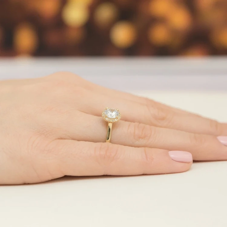 Pierścionek z żółtego złota Halo Ring brylant 1,00ct i kamienie boczne Dynastia W0550.Z3.DIW.04 marko