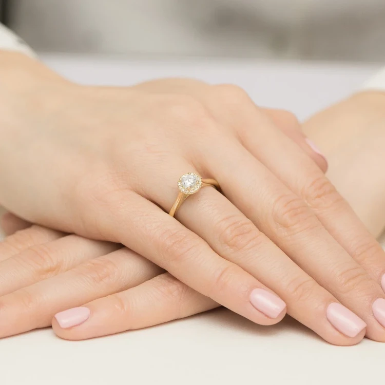 Pierścionek z żółtego złota Halo Ring diament laboratoryjny 0,50ct i kamienie boczne Lab Diamonds W0550.Z3.LDW.02 marko