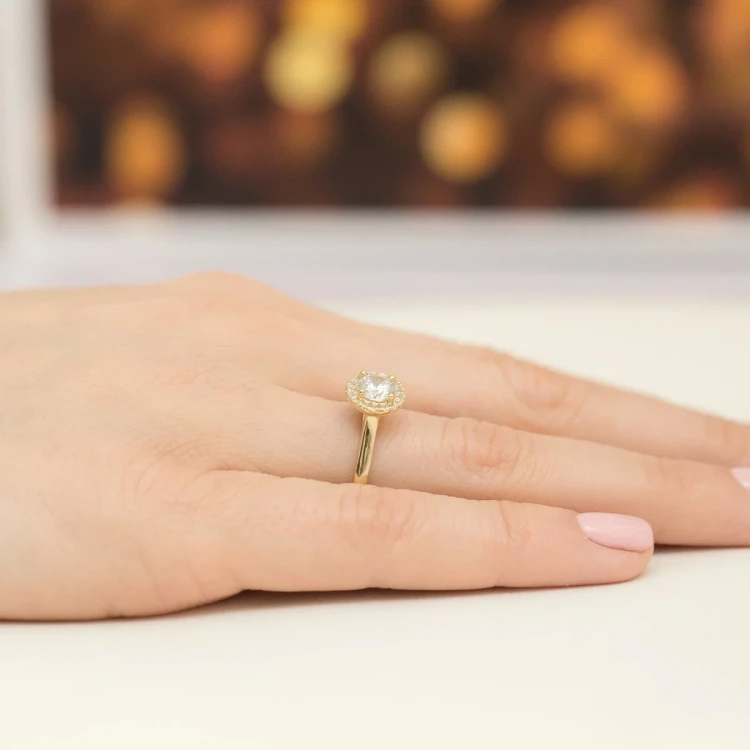 Pierścionek z żółtego złota Halo Ring diament laboratoryjny 0,70ct i kamienie boczne Lab Diamonds W0550.Z3.LDW.03 marko