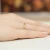 Pierścionek zaręczynowy klasyczny 0,15ct z żółtego złota różowy diament laboratoryjny Lab Diamonds W0369.Z3.LDP.01 marko