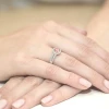 Pierścionek zaręczynowy z białego złota z okrągłym różowym diamentem laboratoryjnym Lab Diamonds W0087.B3.LDP.01 marko