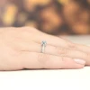 Pierścionek zaręczynowy z białego złota niebieski diament laboratoryjny Lab Diamonds 0,15ct kwiatek  W0062.B3.LDA.01 marko