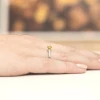 Pierścionek zaręczynowy z białego złota z owalnym żółtym diamentem laboratoryjnym Lab Diamonds W0006.B3.LDY.01 marko