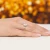 Pierścionek zaręczynowy z diamentem laboratoryjnym Illume Pear 1,50ct żółte złoto Lab Diamodns W0689.Z3.LDW.02 marko