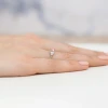 Pierścionek zaręczynowy z białego złota z okrągłym różowym diamentem laboratoryjnym 0,50ct Lab Diamonds  W0451.B3.LDP.01 marko