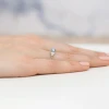 Pierścionek zaręczynowy z białego złota z okrągłym niebieskim diamentem laboratoryjnym 0,50ct Lab Diamonds W0451.B3.LDA.01 marko