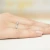 Klasyczny zaręczynowy pierścionek z białego złota z różowym diamentem laboratoryjnym 0,15ct Lab Diamonds W0382.B3.LDP.01 marko