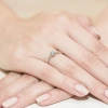 Klasyczny zaręczynowy pierścionek białe złoto niebieski diament laboratoryjny Lab Diamonds W0133.B3.LDA.01 marko