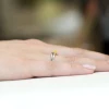Złoty pierścionek zaręczynowy z białego złota z owalnym żółtym diamentem laboratoryjnym Lab Diamonds W0119.B3.LDY.01 marko