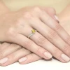 Pierścionek z falowaną szyną z białego złota z okrągłym żółtym diamentem laboratoryjnym Lab Diamonds W0084.B3.LDY.01 marko