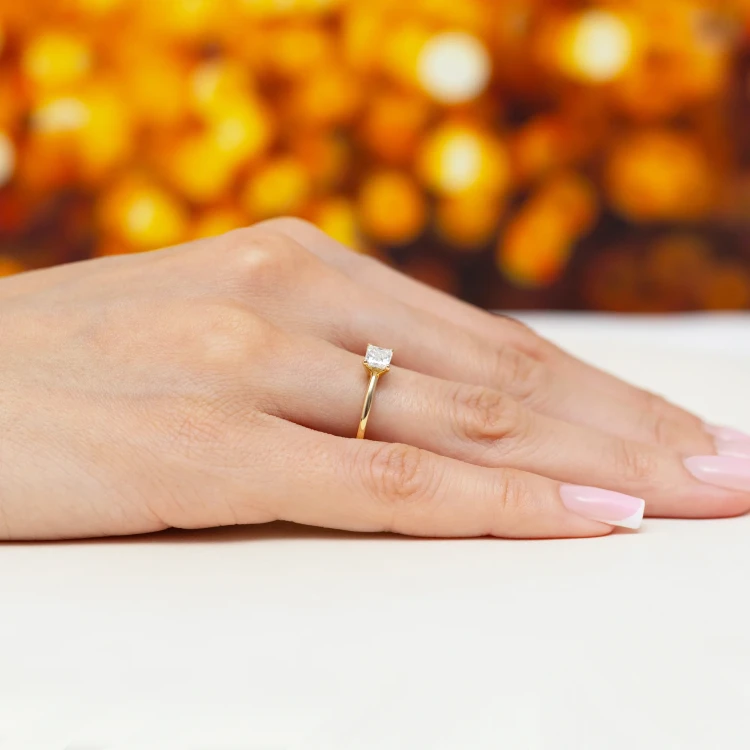 Klasyczny pierścionek z żółtego złota z diamentem laboratoryjnym 0,50ct w szlifie princess P0305.Z3.LDW.03 marko