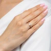 Pierścionek z żółtego złota z diamentem laboratoryjnym 0,50ct w szlifie owalnym z kamieniami na szynie P0307.Z3.LDW.03 marko