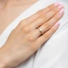 Pierścionek z żółtego złota z diamentem laboratoryjnym 0,50ct w szlifie łezka z kamieniami na szynie P0309.Z3.LDW.03 marko