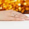 Pierścionek z żółtego złota z diamentem laboratoryjnym 0,50ct w szlifie owalnym w oprawie halo P0312.Z3.LDW.03 marko
