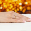 Pierścionek z żółtego złota z diamentem laboratoryjnym 0,50ct w szlifie łezka w oprawie halo P0314.Z3.LDW.03 marko