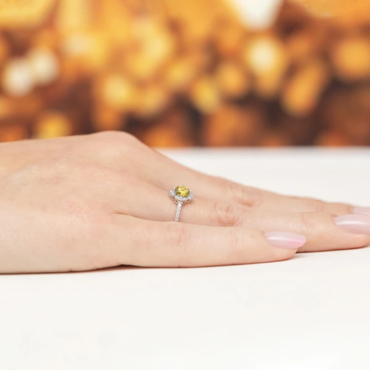 Złoty pierścionek zaręczynowy kwiatek żółty diament laboratoryjny białe złoto Lab Diamonds W0603.B3.LDY.01 marko