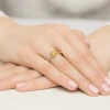 Klasyczny pierścionek z żółtego złota z żółtym diamentem laboratoryjnym 1,00ct półokrągła szyna Lab Diamonds W0553.Z3.LDY.04 marko