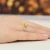 Klasyczny pierścionek z żółtego złota z żółtym diamentem laboratoryjnym 1,00ct półokrągła szyna Lab Diamonds W0553.Z3.LDY.04 marko