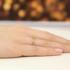 Klasyczny pierścionek z żółtego złota z żółtym diamentem laboratoryjnym 0,50ct półokrągła szyna Lab Diamonds W0553.Z3.LDY.02 marko