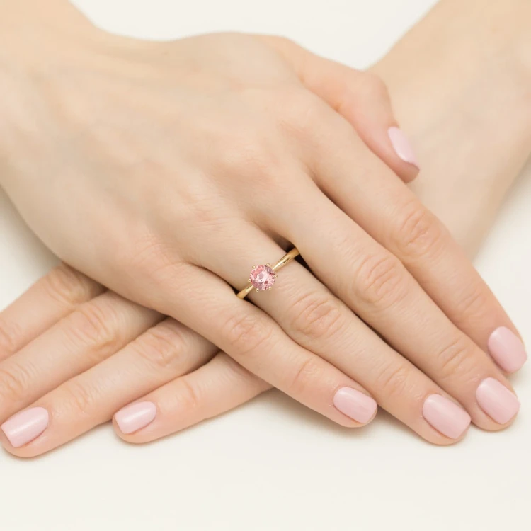 Klasyczny pierścionek z żółtego złota z różowym diamentem laboratoryjnym 1,00ct półokrągła szyna Lab Diamonds W0553.Z3.LDP.04 marko