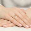 Klasyczny pierścionek z żółtego złota z różowym diamentem laboratoryjnym 0,50ct półokrągła szyna Lab Diamonds W0553.Z3.LDA.02 marko