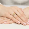 Klasyczny pierścionek z białego złota z żółtym diamentem laboratoryjnym 1,00ct półokrągła szyna Lab Diamonds W0553.B3.LDY.04 marko