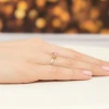Klasyczny pierścionek z żółtego złota z różowym diamentem laboratoryjnym 1,00ct w sześciu łapkach Lab Diamonds W0535.Z3.LDP.05 marko