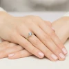 Klasyczny pierścionek z żółtego złota z niebieskim diamentem laboratoryjnym 1,00ct w sześciu łapkach Lab Diamonds W0535.Z3.LDA.05 marko