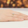 Klasyczny pierścionek z żółtego złota z niebieskim diamentem laboratoryjnym 0,50ct w sześciu łapkach Lab Diamonds W0535.Z3.LDA.03 marko